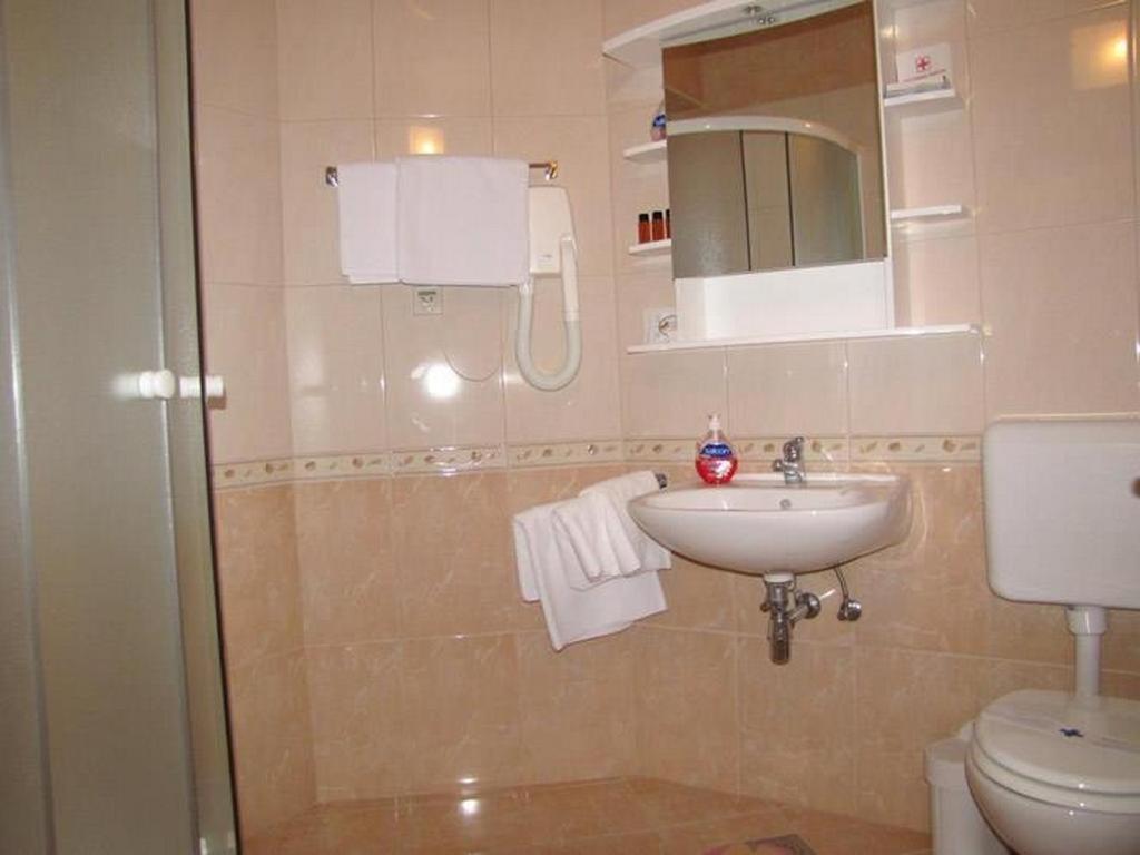 Family Friendly Apartments With A Swimming Pool Nevidjane, Pasman - 18054 Neviđane Εξωτερικό φωτογραφία