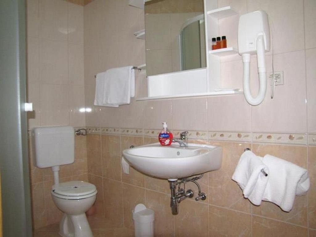 Family Friendly Apartments With A Swimming Pool Nevidjane, Pasman - 18054 Neviđane Εξωτερικό φωτογραφία